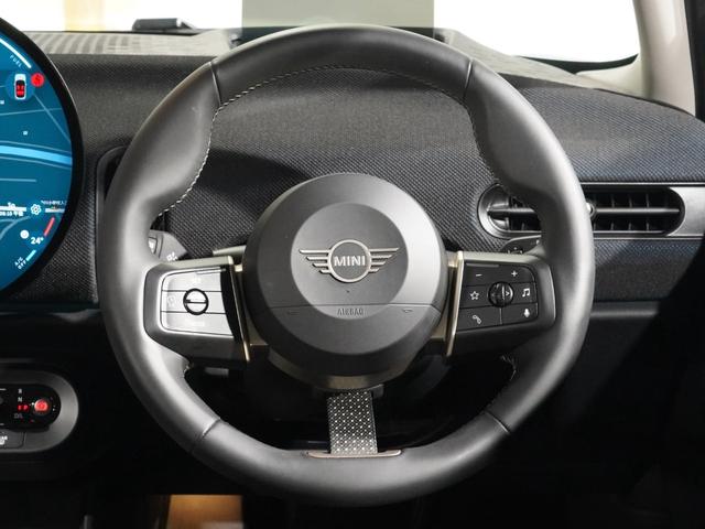 ＭＩＮＩ クーパーＳ　クラシック・トリム　ベスキン／クロス　シート＆ハンドルヒーター　前後カメラ　レーンアシスト　ＡｐｐｌｅＣａｒＰｌａｙ　純正ナビ　ワイヤレスチャージ　ペダル踏み間違い抑制機能　後車衝突警告機能　ＥＴＣ２．０　整備付（18枚目）