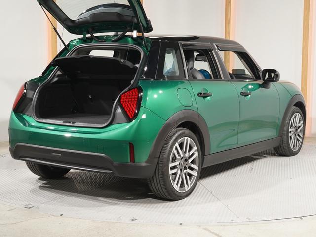 ＭＩＮＩ クーパーＳ　クラシック・トリム　ベスキン／クロス　シート＆ハンドルヒーター　前後カメラ　レーンアシスト　ＡｐｐｌｅＣａｒＰｌａｙ　純正ナビ　ワイヤレスチャージ　ペダル踏み間違い抑制機能　後車衝突警告機能　ＥＴＣ２．０　整備付（30枚目）