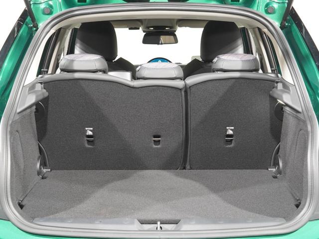 ＭＩＮＩ クーパーＳ　クラシック・トリム　ベスキン／クロス　シート＆ハンドルヒーター　前後カメラ　レーンアシスト　ＡｐｐｌｅＣａｒＰｌａｙ　純正ナビ　ワイヤレスチャージ　ペダル踏み間違い抑制機能　後車衝突警告機能　ＥＴＣ２．０　整備付（31枚目）