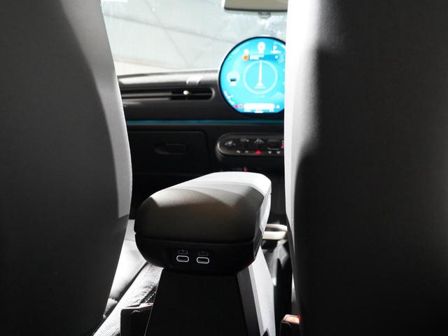 ＭＩＮＩ クーパーＳ　クラシック・トリム　ベスキン／クロス　シート＆ハンドルヒーター　前後カメラ　レーンアシスト　ＡｐｐｌｅＣａｒＰｌａｙ　純正ナビ　ワイヤレスチャージ　ペダル踏み間違い抑制機能　後車衝突警告機能　ＥＴＣ２．０　整備付（37枚目）