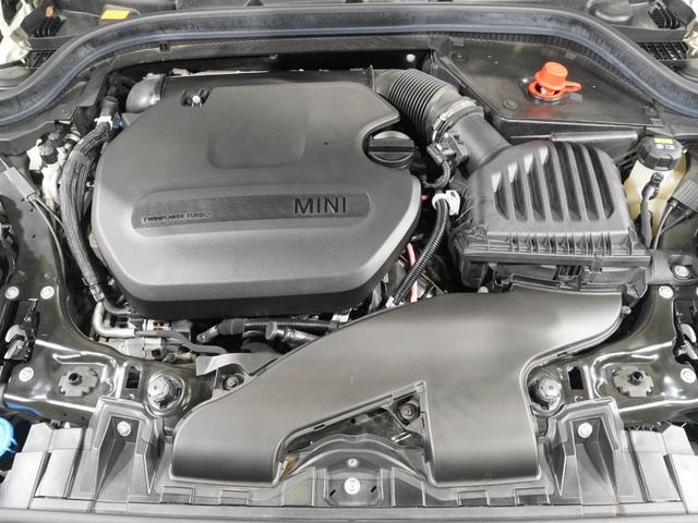 ＭＩＮＩ クーパーＳＤ　バックカメラ　前後障害物センサー　パーキングアシスト　アクティブクルコン　コンフォートアクセス　ストレージコンパートメントパッケージ　ＣＡＢＡＮＡカバー　純正ナビ　ＥＴＣ２．０　整備付（7枚目）