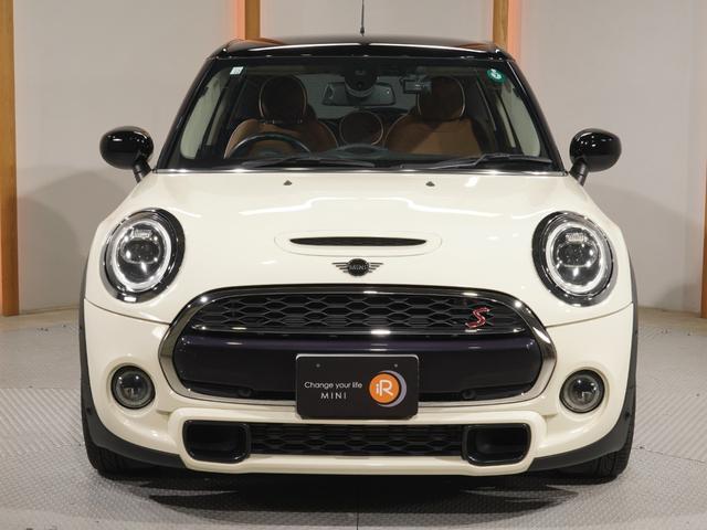 ＭＩＮＩ クーパーＳＤ　バックカメラ　前後障害物センサー　パーキングアシスト　アクティブクルコン　コンフォートアクセス　ストレージコンパートメントパッケージ　ＣＡＢＡＮＡカバー　純正ナビ　ＥＴＣ２．０　整備付（8枚目）