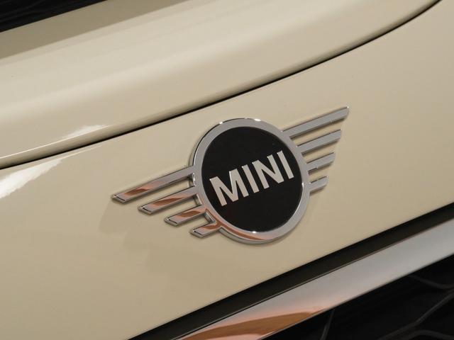 ＭＩＮＩ クーパーＳＤ　バックカメラ　前後障害物センサー　パーキングアシスト　アクティブクルコン　コンフォートアクセス　ストレージコンパートメントパッケージ　ＣＡＢＡＮＡカバー　純正ナビ　ＥＴＣ２．０　整備付（22枚目）