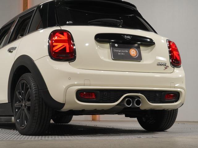 ＭＩＮＩ クーパーＳＤ　バックカメラ　前後障害物センサー　パーキングアシスト　アクティブクルコン　コンフォートアクセス　ストレージコンパートメントパッケージ　ＣＡＢＡＮＡカバー　純正ナビ　ＥＴＣ２．０　整備付（26枚目）