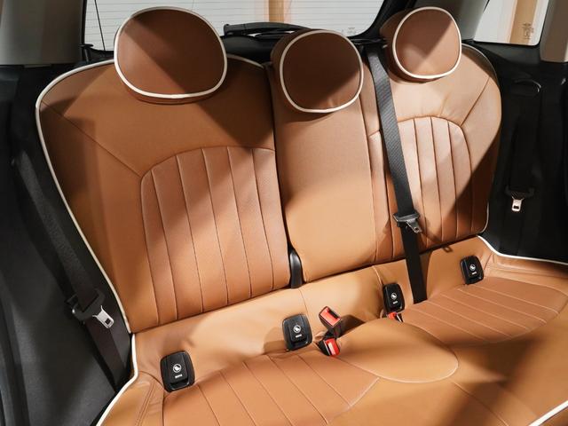 ＭＩＮＩ クーパーＳＤ　バックカメラ　前後障害物センサー　パーキングアシスト　アクティブクルコン　コンフォートアクセス　ストレージコンパートメントパッケージ　ＣＡＢＡＮＡカバー　純正ナビ　ＥＴＣ２．０　整備付（34枚目）