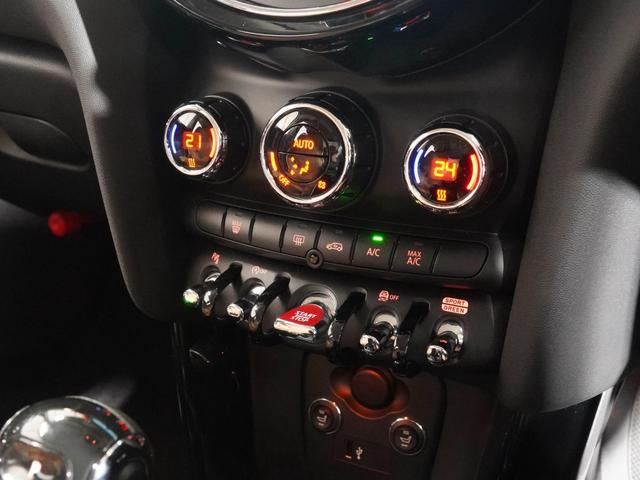 ＭＩＮＩ クーパーＳＤ　バックカメラ　前後障害物センサー　パーキングアシスト　アクティブクルコン　コンフォートアクセス　ストレージコンパートメントパッケージ　ＣＡＢＡＮＡカバー　純正ナビ　ＥＴＣ２．０　整備付（36枚目）