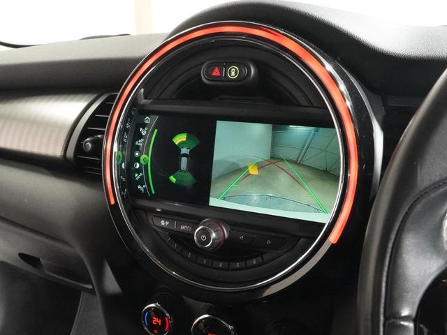 ＭＩＮＩ クーパーＳＤ　禁煙車　ワンオーナー　Ｙｏｕｒｓ　レザーシート／アルミホイール　シートヒーター　パーキングアシスト　バックカメラ　前後障害物センサー　アクティブクルコン　純正ナビ　ＥＴＣ２．０　整備付（6枚目）