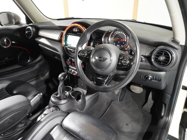 ＭＩＮＩ クーパーＳＤ　禁煙車　ワンオーナー　Ｙｏｕｒｓ　レザーシート／アルミホイール　シートヒーター　パーキングアシスト　バックカメラ　前後障害物センサー　アクティブクルコン　純正ナビ　ＥＴＣ２．０　整備付（16枚目）