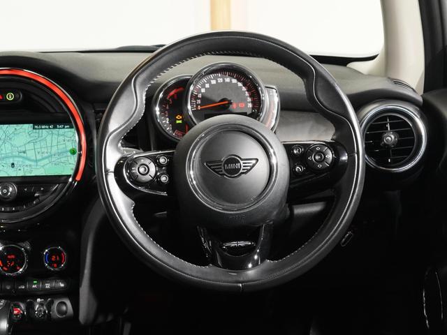 ＭＩＮＩ クーパーＳＤ　禁煙車　ワンオーナー　Ｙｏｕｒｓ　レザーシート／アルミホイール　シートヒーター　パーキングアシスト　バックカメラ　前後障害物センサー　アクティブクルコン　純正ナビ　ＥＴＣ２．０　整備付（17枚目）