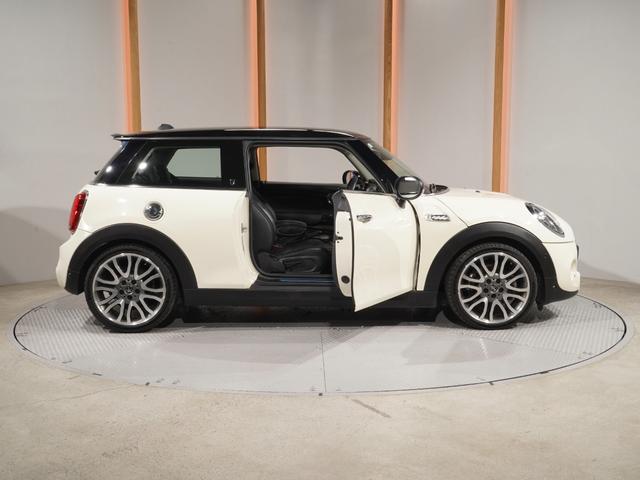ＭＩＮＩ クーパーＳＤ　禁煙車　ワンオーナー　Ｙｏｕｒｓ　レザーシート／アルミホイール　シートヒーター　パーキングアシスト　バックカメラ　前後障害物センサー　アクティブクルコン　純正ナビ　ＥＴＣ２．０　整備付（24枚目）