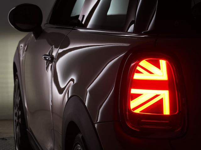 ＭＩＮＩ クーパーＳＤ　禁煙車　ワンオーナー　Ｙｏｕｒｓ　レザーシート／アルミホイール　シートヒーター　パーキングアシスト　バックカメラ　前後障害物センサー　アクティブクルコン　純正ナビ　ＥＴＣ２．０　整備付（39枚目）