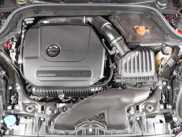 ＭＩＮＩ クーパーＳ　禁煙車　レザーシート　シートヒーター　ｈａｒｍａｎ／ｋａｒｄｏｎ　ヘッドアップディスプレイ　バックカメラ　前後障害物センサー　パーキングアシスト　純正ナビ　ＥＴＣ２．０　整備付（7枚目）