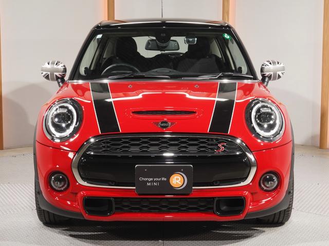 ＭＩＮＩ クーパーＳ　禁煙車　レザーシート　シートヒーター　ｈａｒｍａｎ／ｋａｒｄｏｎ　ヘッドアップディスプレイ　バックカメラ　前後障害物センサー　パーキングアシスト　純正ナビ　ＥＴＣ２．０　整備付（8枚目）