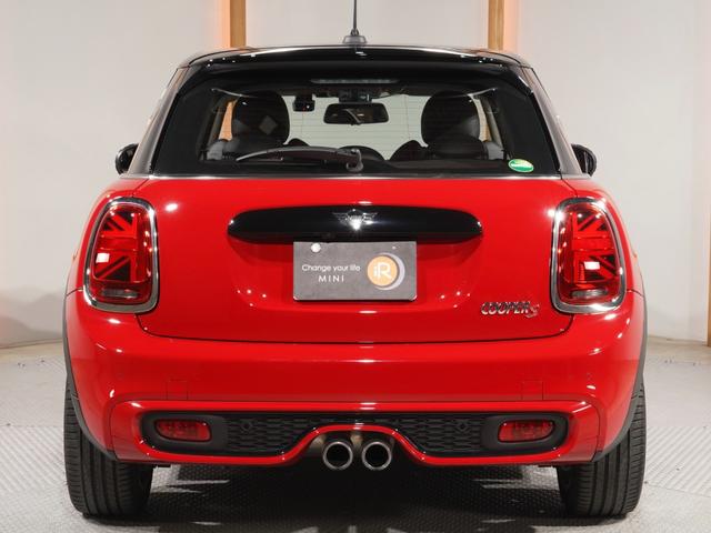 ＭＩＮＩ クーパーＳ　禁煙車　レザーシート　シートヒーター　ｈａｒｍａｎ／ｋａｒｄｏｎ　ヘッドアップディスプレイ　バックカメラ　前後障害物センサー　パーキングアシスト　純正ナビ　ＥＴＣ２．０　整備付（9枚目）