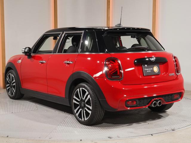 ＭＩＮＩ クーパーＳ　禁煙車　レザーシート　シートヒーター　ｈａｒｍａｎ／ｋａｒｄｏｎ　ヘッドアップディスプレイ　バックカメラ　前後障害物センサー　パーキングアシスト　純正ナビ　ＥＴＣ２．０　整備付（10枚目）