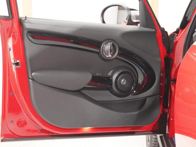 ＭＩＮＩ クーパーＳ　禁煙車　レザーシート　シートヒーター　ｈａｒｍａｎ／ｋａｒｄｏｎ　ヘッドアップディスプレイ　バックカメラ　前後障害物センサー　パーキングアシスト　純正ナビ　ＥＴＣ２．０　整備付（14枚目）