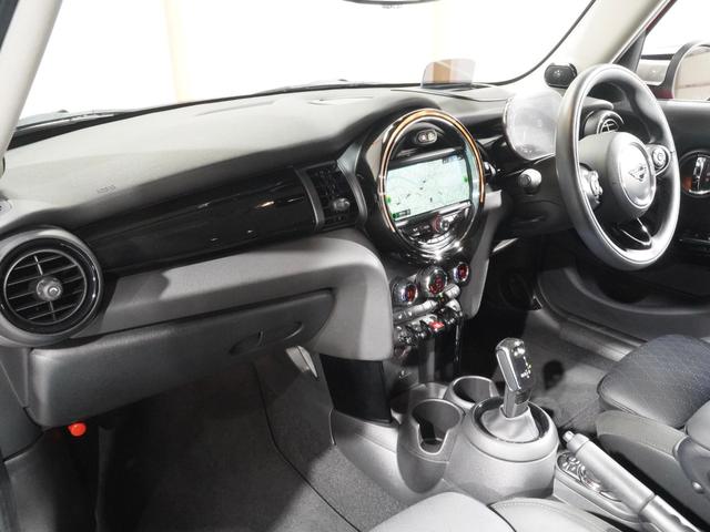 ＭＩＮＩ クーパーＳ　禁煙車　レザーシート　シートヒーター　ｈａｒｍａｎ／ｋａｒｄｏｎ　ヘッドアップディスプレイ　バックカメラ　前後障害物センサー　パーキングアシスト　純正ナビ　ＥＴＣ２．０　整備付（15枚目）
