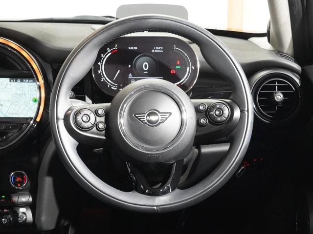 ＭＩＮＩ クーパーＳ　禁煙車　レザーシート　シートヒーター　ｈａｒｍａｎ／ｋａｒｄｏｎ　ヘッドアップディスプレイ　バックカメラ　前後障害物センサー　パーキングアシスト　純正ナビ　ＥＴＣ２．０　整備付（17枚目）