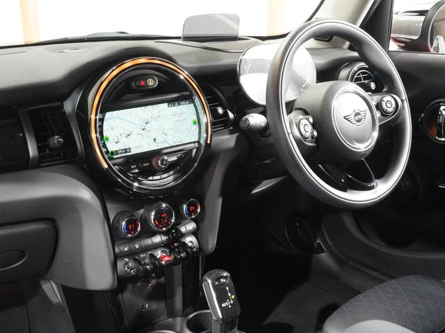 ＭＩＮＩ クーパーＳ　禁煙車　レザーシート　シートヒーター　ｈａｒｍａｎ／ｋａｒｄｏｎ　ヘッドアップディスプレイ　バックカメラ　前後障害物センサー　パーキングアシスト　純正ナビ　ＥＴＣ２．０　整備付（18枚目）