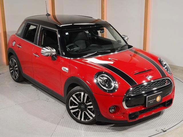 ＭＩＮＩ クーパーＳ　禁煙車　レザーシート　シートヒーター　ｈａｒｍａｎ／ｋａｒｄｏｎ　ヘッドアップディスプレイ　バックカメラ　前後障害物センサー　パーキングアシスト　純正ナビ　ＥＴＣ２．０　整備付（19枚目）