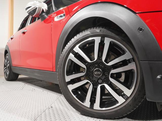 ＭＩＮＩ クーパーＳ　禁煙車　レザーシート　シートヒーター　ｈａｒｍａｎ／ｋａｒｄｏｎ　ヘッドアップディスプレイ　バックカメラ　前後障害物センサー　パーキングアシスト　純正ナビ　ＥＴＣ２．０　整備付（21枚目）