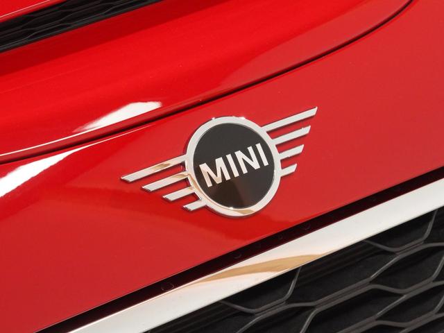 ＭＩＮＩ クーパーＳ　禁煙車　レザーシート　シートヒーター　ｈａｒｍａｎ／ｋａｒｄｏｎ　ヘッドアップディスプレイ　バックカメラ　前後障害物センサー　パーキングアシスト　純正ナビ　ＥＴＣ２．０　整備付（22枚目）