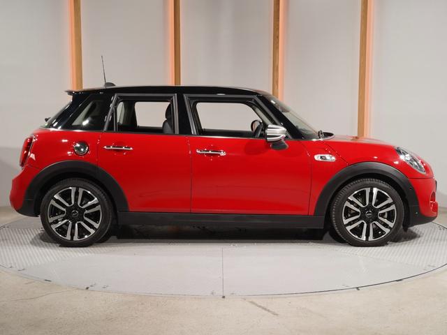 ＭＩＮＩ クーパーＳ　禁煙車　レザーシート　シートヒーター　ｈａｒｍａｎ／ｋａｒｄｏｎ　ヘッドアップディスプレイ　バックカメラ　前後障害物センサー　パーキングアシスト　純正ナビ　ＥＴＣ２．０　整備付（23枚目）