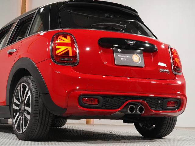ＭＩＮＩ クーパーＳ　禁煙車　レザーシート　シートヒーター　ｈａｒｍａｎ／ｋａｒｄｏｎ　ヘッドアップディスプレイ　バックカメラ　前後障害物センサー　パーキングアシスト　純正ナビ　ＥＴＣ２．０　整備付（26枚目）