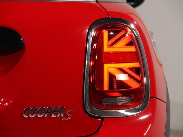 ＭＩＮＩ クーパーＳ　禁煙車　レザーシート　シートヒーター　ｈａｒｍａｎ／ｋａｒｄｏｎ　ヘッドアップディスプレイ　バックカメラ　前後障害物センサー　パーキングアシスト　純正ナビ　ＥＴＣ２．０　整備付（27枚目）