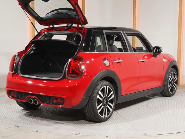 ＭＩＮＩ クーパーＳ　禁煙車　レザーシート　シートヒーター　ｈａｒｍａｎ／ｋａｒｄｏｎ　ヘッドアップディスプレイ　バックカメラ　前後障害物センサー　パーキングアシスト　純正ナビ　ＥＴＣ２．０　整備付（28枚目）