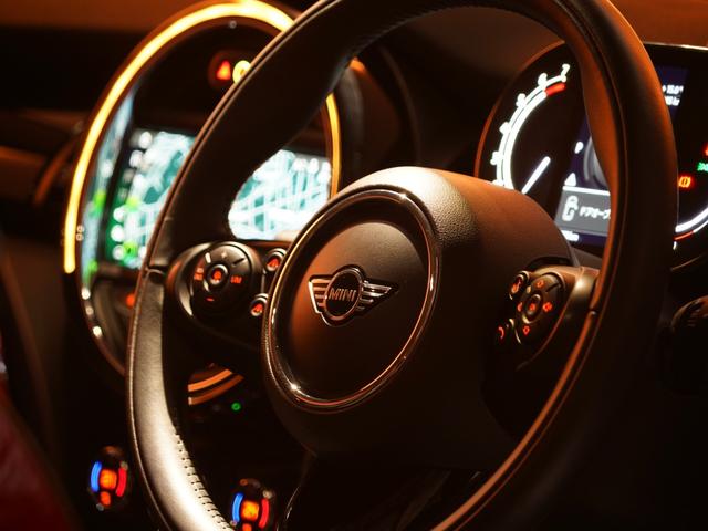ＭＩＮＩ クーパーＳ　禁煙車　レザーシート　シートヒーター　ｈａｒｍａｎ／ｋａｒｄｏｎ　ヘッドアップディスプレイ　バックカメラ　前後障害物センサー　パーキングアシスト　純正ナビ　ＥＴＣ２．０　整備付（41枚目）