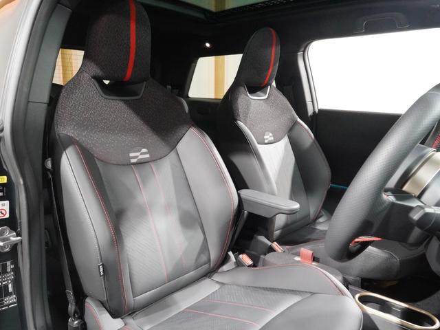 MINI JCW E ジョン・クーパー・ワークス・トリム 禁煙車 ベスキン/コード シート&ハンドルヒーター 電動シート ガラスサンルーフ harman/kardon 前後カメラ AppleCarPlay ペダル踏み間違い抑制機能 ETC2.0 整備付(5枚目)