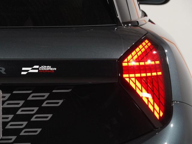 MINI JCW E ジョン・クーパー・ワークス・トリム 禁煙車 ベスキン/コード シート&ハンドルヒーター 電動シート ガラスサンルーフ harman/kardon 前後カメラ AppleCarPlay ペダル踏み間違い抑制機能 ETC2.0 整備付(30枚目)