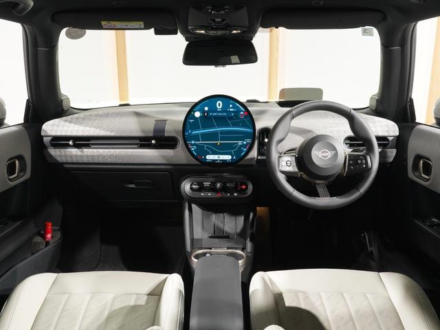 ＭＩＮＩ クーパーＣ　フェイバリット・トリム　禁煙車　ベスキン／ベージュ　シート＆ハンドルヒーター　Ｍパッケージ　ＡｐｌｌｅＣａｒＰｌａｙ　純正ナビ　ワイヤレスチャージ　バックカメラ　前後障害物センサー　ＥＴＣ２．０　整備付（4枚目）
