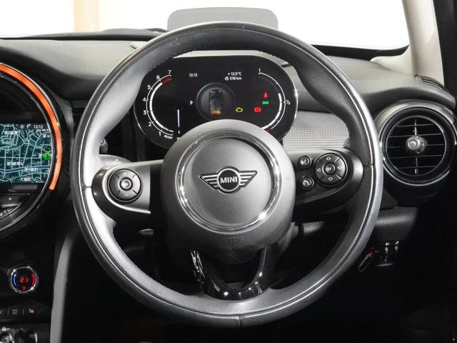 ＭＩＮＩ クーパー　禁煙車　レザレットシート　シートヒーター　ヘッドアップディスプレイ　パーキングアシスト　バックカメラ　前後障害物センサー　コンフォートアクセス　ＬＥＤヘッドライト　ＥＴＣ　整備付（17枚目）