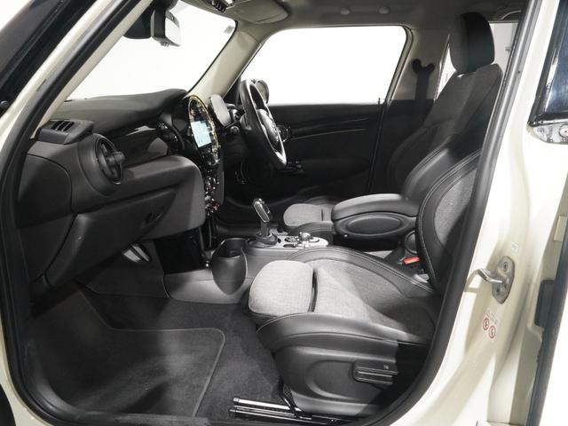 ＭＩＮＩ クーパーＳＤ　クラシック・トリム　禁煙車　ワンオーナー　クロス／レザレット　パーキングアシスト　アクティブクルコン　バックカメラ　前後障害物センサー　ドライビングモード　コンフォートアクセス　純正ナビ　ＥＴＣ２．０　整備付（12枚目）