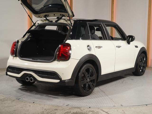 ＭＩＮＩ クーパーＳＤ　クラシック・トリム　禁煙車　ワンオーナー　クロス／レザレット　パーキングアシスト　アクティブクルコン　バックカメラ　前後障害物センサー　ドライビングモード　コンフォートアクセス　純正ナビ　ＥＴＣ２．０　整備付（28枚目）