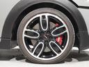 ジョンクーパーワークス　禁煙車　アクティブクルコン　バックカメラ　リア障害物センサー　コンフォートアクセス　衝突軽減ブレーキ　ヘッドアップディスプレイ　ストレージコンパートメントパッケージ　純正ナビ　ＥＴＣ２．０　整備付（11枚目）