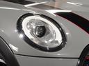 ジョンクーパーワークス　禁煙車　アクティブクルコン　バックカメラ　リア障害物センサー　コンフォートアクセス　衝突軽減ブレーキ　ヘッドアップディスプレイ　ストレージコンパートメントパッケージ　純正ナビ　ＥＴＣ２．０　整備付（21枚目）