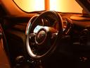 クーパーＳＤ　禁煙車　ヘッドアップディスプレイ　ＡｐｐｌｅＣａｒＰｌａｙ　ワイヤレスチャージ　純正ナビ　パーキングアシスト　リアカメラ　前後障害物センサー　アクティブクルコン　ドライビングモード　ＥＴＣ２．０整備付（42枚目）