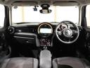 ＭＩＮＩ クーパー　限定車　禁煙車　ワンオーナー　専用装備　アクティブクルコン　コンフォートアクセス　バックカメラ　パーキングアシスト　前後障害物センサー　衝突軽減ブレーキ　ＬＥＤヘッドライト　ＥＴＣ　整備付（4枚目）