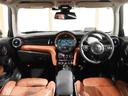 ＭＩＮＩ クーパーＳ　禁煙車　レザーシート　シートヒーター　ヘッドアップディスプレイ　バックカメラ　パーキングアシスト　前後障害物センサー　ドライビングモード　アクティブクルコン　純正ナビ　ＥＴＣ２．０　整備付（4枚目）