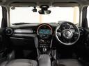 ＭＩＮＩ クーパーＤ　禁煙車　ヘッドアップディスプレイ　パーキングアシスト　バックカメラ　前後障害物センサー　コンフォートアクセス　ストレージコンパートメントパッケージ　純正ナビ　ＥＴＣ　整備付（4枚目）