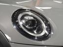 クーパーＤ　禁煙車　ヘッドアップディスプレイ　パーキングアシスト　バックカメラ　前後障害物センサー　コンフォートアクセス　ストレージコンパートメントパッケージ　純正ナビ　ＥＴＣ　整備付（21枚目）