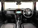 ＭＩＮＩ クーパーＤ　禁煙車　純正ナビ　バックカメラ　リア障害物センサー　レザーステアリング　ＬＥＤヘッドライト　ホワイトターンシグナルライト　ＥＴＣ　整備付（4枚目）
