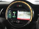 ＭＩＮＩ クーパーＳ　禁煙車　レザーシート　シートヒーター　ｈａｒｍａｎ／ｋａｒｄｏｎ　ヘッドアップディスプレイ　バックカメラ　前後障害物センサー　パーキングアシスト　純正ナビ　ＥＴＣ２．０　整備付（6枚目）