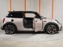 ＪＣＷ　プレミアムプラスパッケージ　ＪＣＷトリム　禁煙車　Ｙｏｕｒｓレザーシート　シートヒーター　ＡｐｐｌｅＣａｒＰｌａｙ　ワイヤレスチャージ　ヘッドアップディスプレイ　アクティブクルコン　バックカメラ前後障害物センサー　ＥＴＣ２．０　整備付（24枚目）