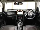 ＭＩＮＩ クーパー　禁煙車　コンフォートアクセス　バックカメラ　リア障害物センサー　ＬＥＤヘッドライト／フォグランプ　ストレージコンパートメントパッケージ　純正ナビ　ＥＴＣ　整備付（4枚目）