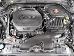 ■ＭＩＮＩに精通したメカニックが一台一台丁寧に点検を致します。ＭＩＮＩには車種や年式特有の個性があります。専門店として創業２０年以上に亘り培われた知識を元に、特有の弱点や予防対策を考えた整備を行います 5