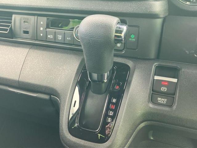 N-BOXカスタム ヒョウジュン 保証書/ホンダセンシング/電動スライドドア/シートヒーター 前席/車線逸脱防止支援システム/ヘッドランプ LED/横滑り防止装置/禁煙車/エアバッグ 運転席/エアバッグ 助手席 衝突被害軽減システム(13枚目)